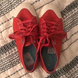 3 for $10 🌺 Tretorn Red Lace Up Sneakers w/ Bronze Metallic Detail - Size 6/36